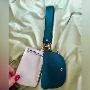 Lululemon dual pouch lanyard